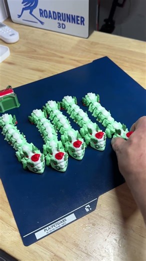 Holiday Skunk Mini Dragon @roadrunner3dcom #holidays #christmas #fidget #flexi #dragon