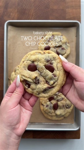 AD | Soft in the middle, lightly crisp around the edges, and loaded with melty dark chocolate and milk chocolate in every bite. These thick, bakery-style cookies are pure comfort food! For the rich chocolate pools, I used the 54% Cocoa Drops from @The Cocoa Circle If you’d like to try their Cocoa Drops too, use my code DIA10 for 10% off!The full recipe is on delicate-kitchen.com, link in bio! 🤎 . . #chocolatechipcookies #cookies #bakerycookies #cookierecipe #baking thecocoacircle ad