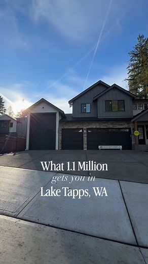 Comment “ENCLAVE” to see this move-in ready modern craftsman in The Enclave at the Lake, one of the most COVETED pockets near Lake Tapps recreation. If you’re trying to soak up every ounce of Lake Tapps living this year… I GOT YOU. Here’s what I’m obsessed with 👇 The grand entry. You know that feeling when you walk in and instantly go “ohhh she’s fancy”? Yeah. That. The chef’s kitchen because THIS is the kitchen where you’ll meal prep, and host birthday parties The great room with a gas firepla