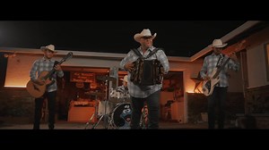 34K views · 264 reactions | “De Este Lado” (Video Oficial) Perrones! Ayudenos compartir lo mas reciente de Perrones.!! | Perrones | Facebook