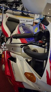 ¡Yamaha YZR GENESIS Emblema de los 90! | JR Review