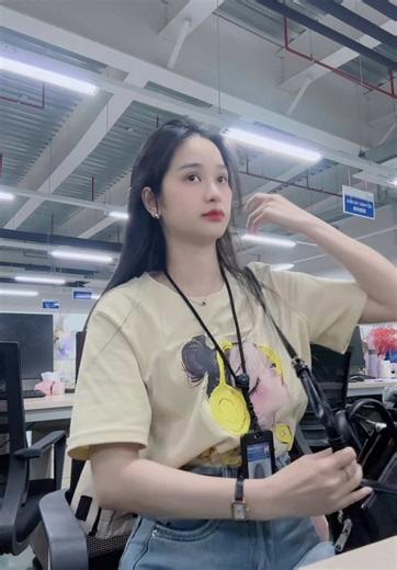 Người ta lương 10-20tr còn lo chênh vênh tuổi 22 Tôi gần 30 tuổi lương 4tr7 🤡#bietthedeodilam #flypシ #Huyềngay #fypシ゚viral🖤tiktok