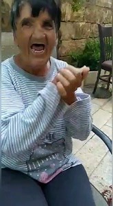 מכירים את הזמרת אתי לוי? במשך הסגר הראשון ישבה אתי, הדיירת הותיקה שלנו והאזינה לזמרת האהובה עליה, אתי לוי. באדיקות... צפו בדרישת שלום שקיבלה, ואיך יום שגרתי הפך להיות היום הכי טוב בזמן האחרון. כמה כיף לשמח מישהו אהוב. אתי לוי תודה רבה! | Akim-Jerusalem אקים ירושלים