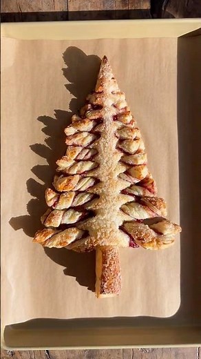 Create a Stunning CHRISTMAS Tree with Puff Pastry in Just Minutes!