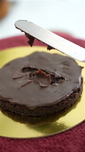 How to Stack Cakes Perfectly — No More Mistakes!