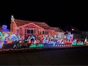 2 Awesome Christmas Light Displays: See What Neighbors Recommend