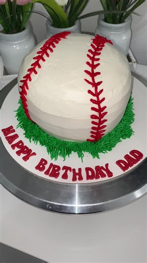 Baseball Cake ⚾️ #baseball #baseballcake #fyp #cak #cakedecorating