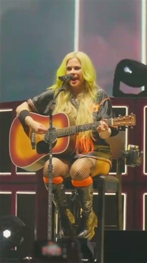 avril lavigne live