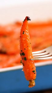 Hot Honey Roasted Carrots 🔥 ⭐️⭐️⭐️⭐️⭐️ Type "RECIPE" below in the comments, and I'll DM you the direct link 🐰Hopping on the Hot Honey trend by making Hot Honey Roasted Carrots! Oh yes! You definitely want to make these! So simple, yet an absolute culinary delight! Imagine tender, caramelized roasted carrots, infused with the subtle warmth of hot honey, perfectly balanced between sweet and spicy. The natural sweetness of the carrots is elevated by the rich, sticky hot honey, while a hint of hea