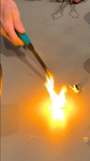 Does liquid oxygen burn? #chemistryteacher #science #combustion