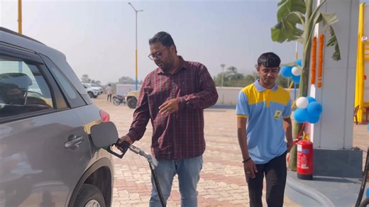 Pranab Jyoti Saikia on Instagram: "বেলেগ তেল ডিপোত নেদেখা বিশেষ বস্তু এভাগ দেখিলোঁ এই তেল ডিপোটোত ,,, #petrol #petrolpump #inaguration"