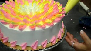 How to make a easy flower Cake Join our group: https://www.facebook.com/groups/399224243606200 For more tutorials, tips, techniques, recipes and ideas you can visit our website: http://cakeloversclup.com | Cake Lovers Club