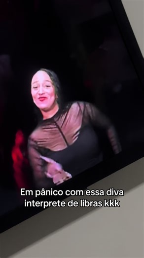 Interpretação de Libras da Diva Anitta em Fortaleza