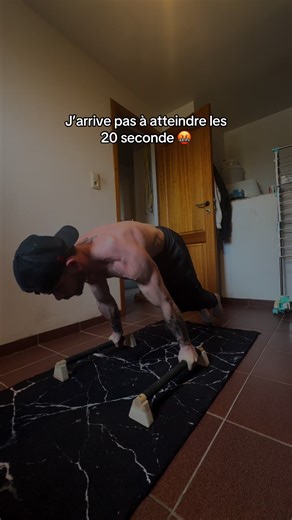 Un jours je tiendrais la full planche 30 seconde 🫡🤝#sportlife #focus #calisthenics #obsessed #discipline
