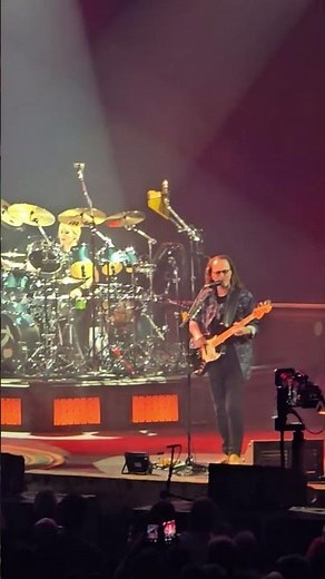 Geddy Lee's unbelievable vocal range live at Madison Square Garden, Rush Freewill, August 3, 2026.