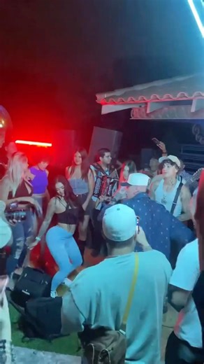 Santa Fe Klan con Alemán… #aleman #santafeklan