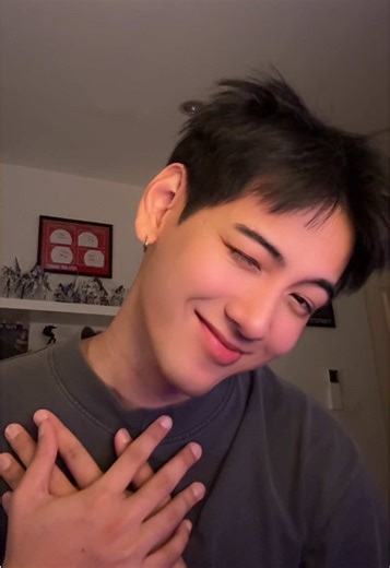 nick (@nickakaraa) - Kim Seon-ho's Upside Down Smile Trend Explained