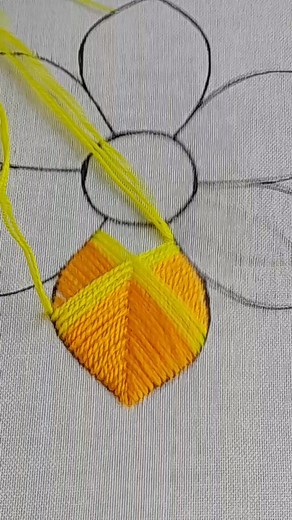 🧡🔥🪡hand embroidery fishbone stitch embroidery 🪡 #bordados | Rup Handicraft