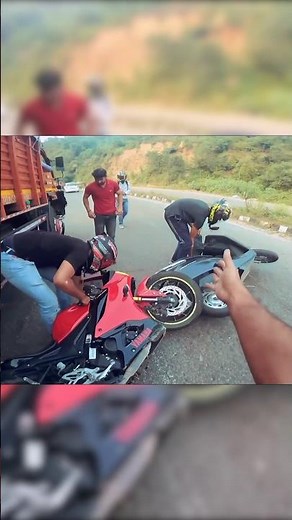 Aalyan vlogs friend crashed with a Scooty boy | Truck almost hit them #shortvideo