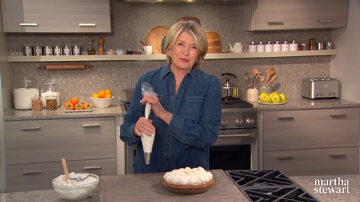 28K views · 1.1K reactions | For a sweet, billowy dessert, try Martha's banana cream pie recipe. This perennial crowd-pleaser alternates layers of custard and bananas and is generously topped with peaks of homemade whipped cream. Get the recipe: https://bit.ly/3NUKXXq | Martha Stewart | Facebook