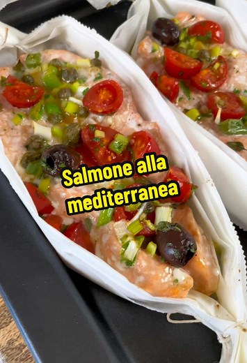 Salmone alla Mediterranea: Ricetta Facile e Gustosa