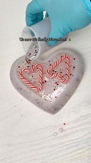 We’ve been waiting for this! 🤭🎄 #resinart #resinpour #resincrafts #diyresin #resincommunity | Mouldd