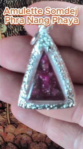 Précieuse amulette somdej phra nang phaya #amulette #bouddha