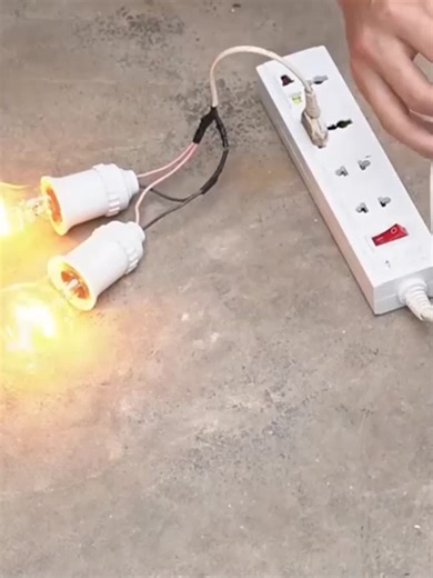 Want free off-grid power? Click link in bio to learn how ⚡️🔋 #fyp #ForYou #ForYouPage #viral #trending #freepower #freeelectricity #offgrid #offgridlife #offgridliving #solarpower #solar #DIY #homestead #sustainability