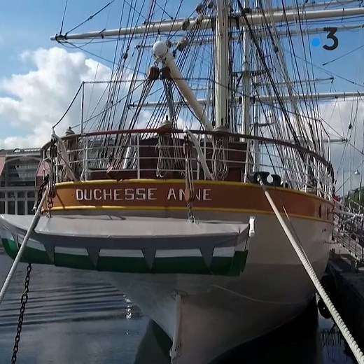 Pause-déjeuner. ⛵🌞 De belles images de la Duchesse Anne vue du ciel. | France 3 Nord Pas-de-Calais