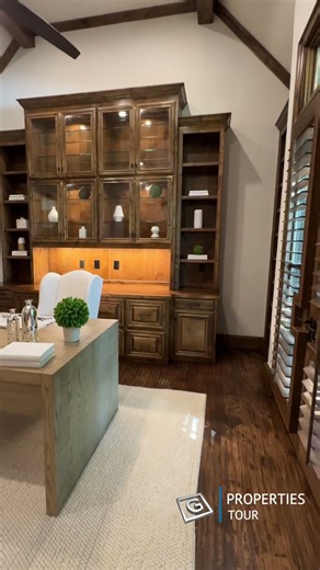 Exclusive Look at This Renovated Study