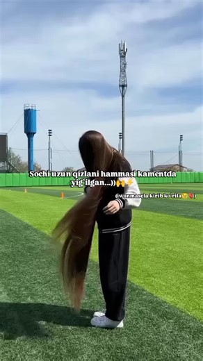 01_Nuriddinoff🦈 on Instagram: "Sochi uzun qizla salom 韩国正在研究一种能够将人群活动转化为清洁电能的智能地板系统。当地板感受到行人走动、跳跃或站立产生的压力时，内部的压电材料会立即产生微小的电流。随着压力的不断累积，系统可以储存这些电能并用于公共照明、地铁指示屏和无线传感器网络。 在大型购物中心或地铁站这样的高流量区域，每天可能有数百万人经过，这些微小的能量结合在一起，将形成可观的电力输出。这项技术不仅减少了传统能源的消耗，还进一步提升了城市的环保与可持续发展能力。未来，这类智能地板可能会在学校、体育馆和机场广泛普及，使人们的日常活动也能为城市贡献能源。 日本利用压电瓷砖将脚步转化为电能。这些瓷砖捕捉来自你脚步的动能。当你行走时，你的重量和动作会对瓷砖产生压力。瓷砖会轻微弯曲，从而产生机械应力。瓷砖内部的压电材料将这种应力转化为电能。每一步都会产生少量电荷，而数百万步结合在一起就能产生足够的电力来驱动 LED 灯、数字显示屏和传感器。在像涩谷车站这样繁忙的地方，每天大约有 240 万个脚步为这一系统作出贡献。这些电能可以被储存或立