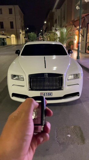 Rolls Royce Wraith: Luxe Lifestyle and Stellar Features