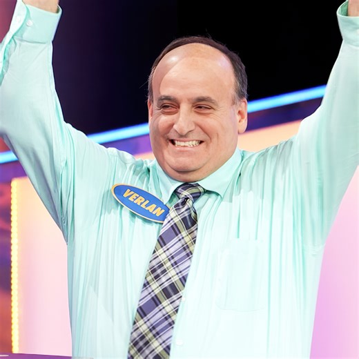 Who showed up naked in your nightmare?? 😴💭👀 PRO TIP. Sometimes, it’s best to take the X. | Family Feud