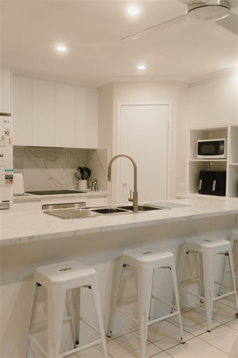 🍴 Kitchen Transformation: Before & After ✨ From a dated and cramped space to a modern and functional kitchen, this transformation shows how thoughtful design can completely change the heart of a home. Every detail was carefully planned—from layout and storage solutions to usability and finishes—to create a space that’s not only beautiful but also practical for everyday living. 🏡 We love how this kitchen now blends style and functionality: open, airy, and perfect for cooking, entertaining, and 