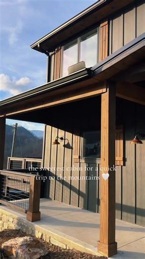 Obsessed with this cabin in the mountains! Highly recommend! #tennessee #gaitlinburg #tngetaway #christmastrip #christmasgetaway #tennesseecabin #smokeymountains