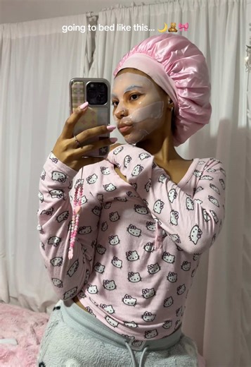 First time trying the viral facemask and all I have to say is 👏🏽👏🏽✨ amazing!!! My face is SO hydrated rn 🥹 #skincare #facemask #glowyskin #collagenfacemask #foryoudays