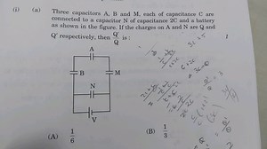 (i) (a) Three capacitors A, B and M, each of capacitance C are ... | Filo