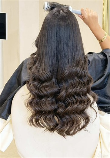 Brushing parfait à la brosse : technique pro pour un blow-dry lisse