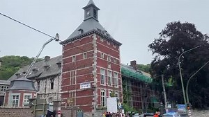 Un incendie s’est déclaré ce matin à l’École Fondamentale et Secondaire de l'Abbaye de Flône. L’incendie a été maitrisé. Les élèves et le corps enseignant sont en sécurité. La commune d'Amay demande aux parents de ne pas se rendre sur place afin de faciliter le travail des services de sécurité et de secours. | Qu4tre - Liège Média