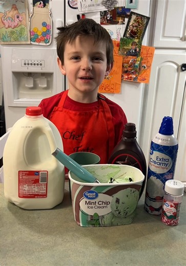 Mint chocolate chip MILKSHAKE!!! Chef Tate’s favorite! #cheftate #mamaandtate #mintchocolatechip #milkshake #bakingwithkids