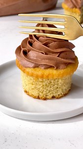 This Chocolate Fudge Frosting by @lmsthompson is a straightforward, 7-ingredient American buttercream recipe. The fluffy frosting is perfect for finishing cupcakes, layer cakes, and sandwich cookies. Get the recipe below / @thefeedfeed link in bio. Keep tagging #feedfeed for a chance to be featured. INGREDIENTS: 6 ounces semi-sweet or dark chocolate, roughly chopped 3 sticks unsalted butter, softened 3 cups organic powdered sugar 1/2 cup unsweetened cocoa powder 1 teaspoon vanilla extract 3/4 te