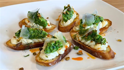 Spring Pea Pesto & Ricotta Crostini 🫛🥖