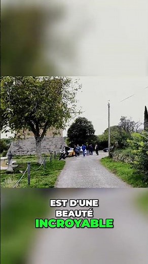 Cotignac Un village de rêve entre falaise et maisons troglodytes!