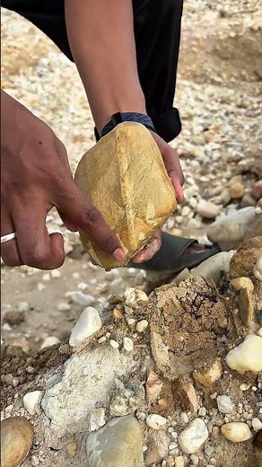 “Hidden Treasure Inside This Crystal Rock?! Stunning Amethyst Reveal 💎✨”