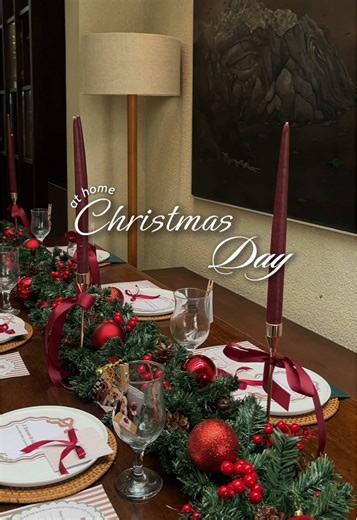 At home on Christmas Day — a table dressed in deep reds, soft candlelight, and timeless holiday warmth #tabledecorsurabaya #dekorasisurabaya #tabledecorsidoarjo #tabledecorgresik #fyp