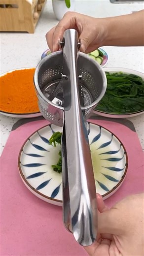 Best Home Gadgets on Instagram: "🥔 Make mashed potatoes like a chef! This heavy-duty ricer gives you smooth, fluffy results in seconds. ✔️ Sturdy stainless steel body ✔️ Ergonomic handles for better grip ✔️ Ideal for potatoes, fruits & veggies Would you try this in your kitchen? 🍽️ 🛒 Link in Bio 👍🏻 #kitchentools #cookingmadeeasy #homerecipes #besthomegadgets #kimigadgets #foodprep #kitchengadgets"