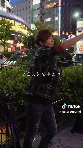 大阪駅ストリートライブ：上を向いて歩こう（手話と歌）