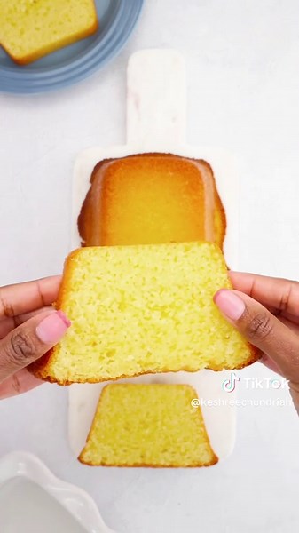 ✨✨Madeira cake✨✨ It’s soft, it’s buttery and it’s the perfect accompaniment to a hot cup of tea! This is a simple, quick and easy bake that is extremely forgiving. All you need is a handful of pantry staples, 10 minutes prep and an episode of your favorite show to keep occupied while your cake bakes itself to beautiful golden perfection! So whether you’re looking for a teatime treat or just a good slice of cake, this ones for you!!! The recipe is in the recipe is below⬇️ Happy Baking👩🏽‍🍳 ✨✨Re