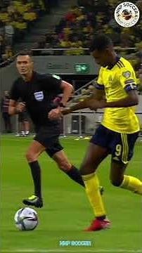 Incredible Alexander Isak🤯 dribbling skills and goals 🥵 #soccer #footballskills #footballshorts 🎯