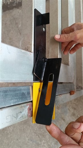 DIY automatic locking sliding door latch ideas #Shorts